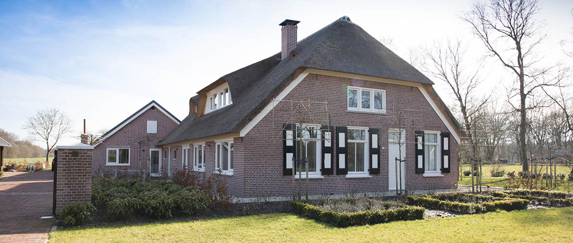 rietgedekte woonboerderij Oldebroek